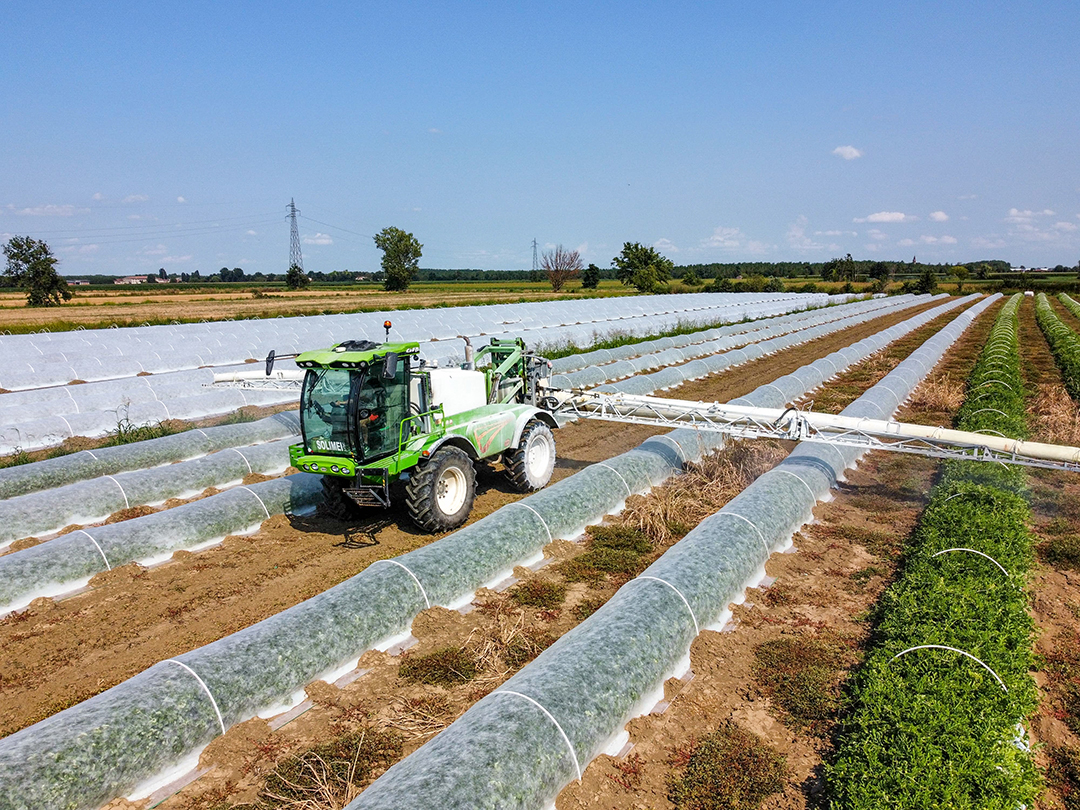 Macchina Solmei per la gestione dei teli di copertura dei mini-tunnel